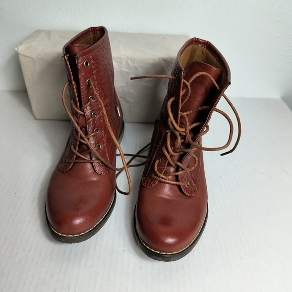 Shoe Dazzle Alina Brown Lace-Up Ankle Combat Boots Size 7 Tooled Boho - Picture 3 of 11